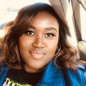 Meet your Posher, Adrienne